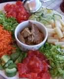 Ensalada mixta con melva y dos salsas
