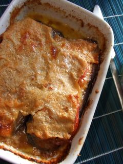 Una foto de Berenjenas asalmonadas con torta de harina de garbanzos