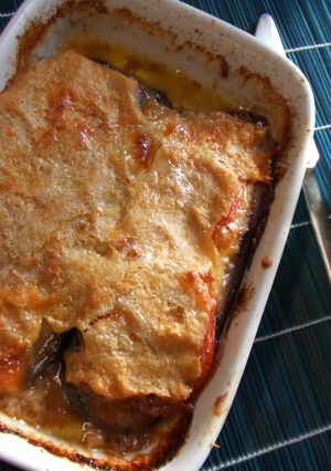 Una foto de Berenjenas asalmonadas con torta de harina de garbanzos