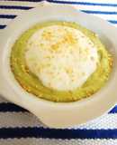 Crema fria de pepinos, aguacate y almendras
