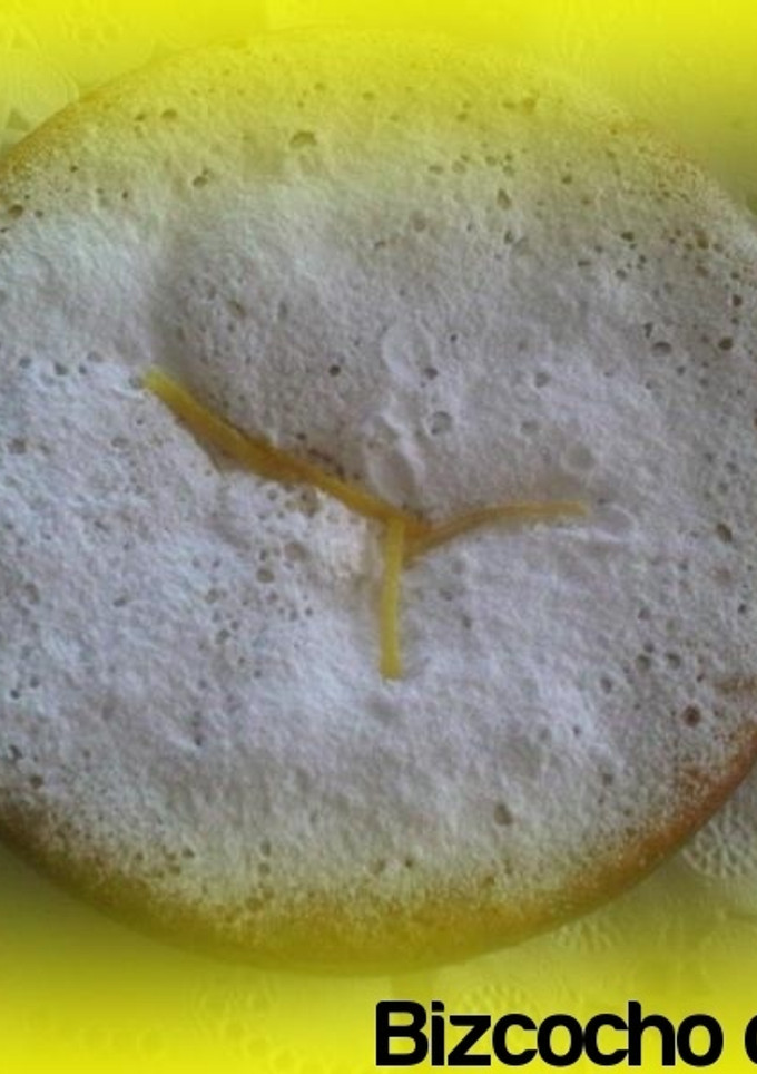 Una foto de Bizcocho de yogur de limón casero