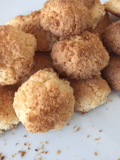 Una foto de Coquitos o bolas de coco fáciles y rápidas