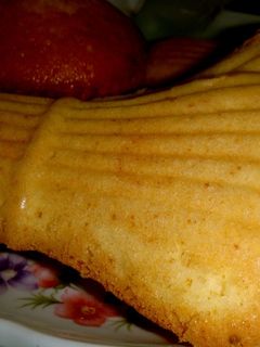 Una foto de Madeleines de miel y limón