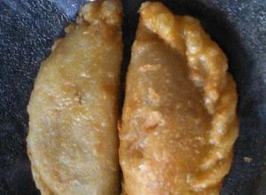 Una foto de Empanadas regional Santiagueñas de piernas abiertas