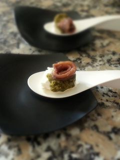 Una foto de Delicia de queso , pesto y anchoita