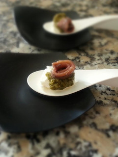 Una foto de Delicia de queso , pesto y anchoita