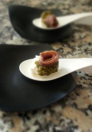 Una foto de Delicia de queso , pesto y anchoita
