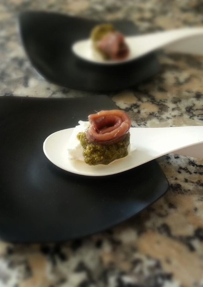 Una foto de Delicia de queso , pesto y anchoita