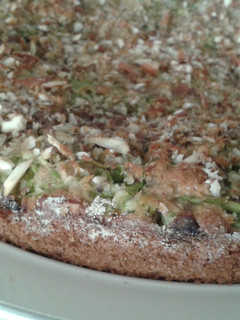 Una foto de Pastel dulce de zucchini con almendras