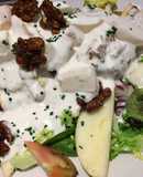 Ensalada con frutas y salsa de yogur