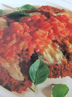 Una foto de Hamburguesas rebozadas con mozzarella y su salsa