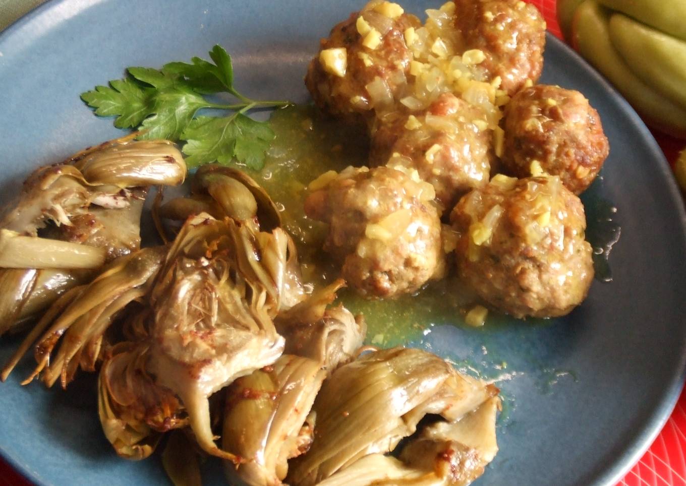 Albóndigas con salsa de azafrán y almendras