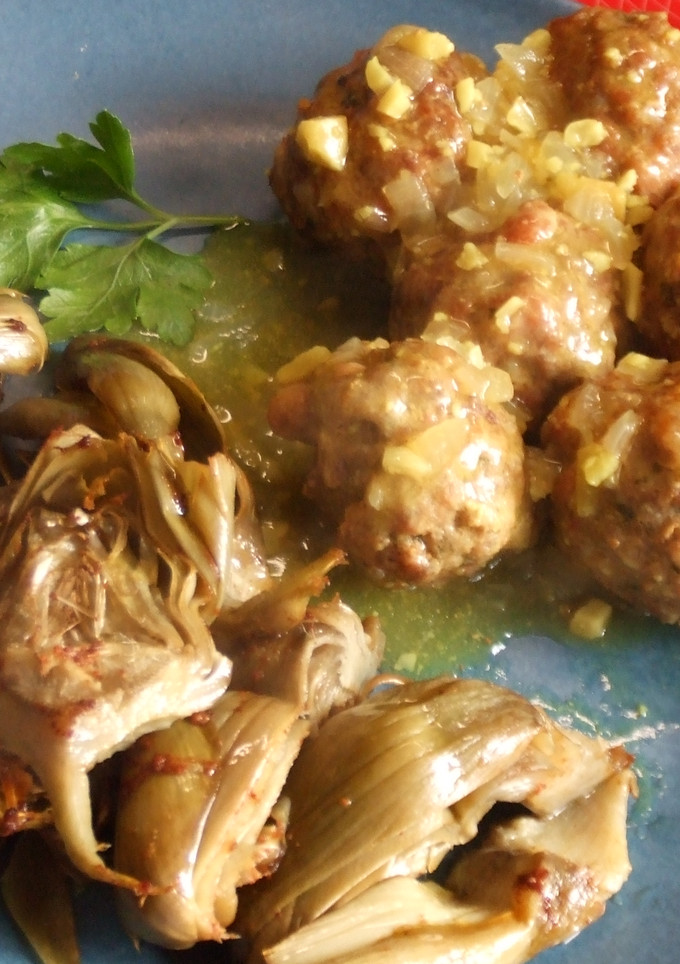 Una foto de Albóndigas con salsa de azafrán y almendras