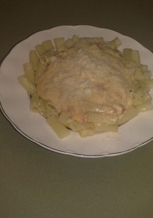 Una foto de Pasta con pollo en salsa bechamel