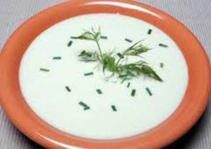 Foto principal de Sopa fría de pepino con yogurt