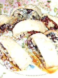 Una foto de Rollitos de hojaldre con frutos secos y caramelo