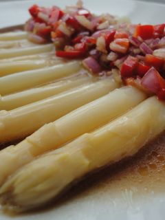 Una foto de Espárragos con vinagreta de Módena