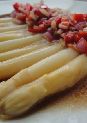 Una foto de Espárragos con vinagreta de Módena