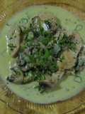 Pechuga con champiñones en crema y cebollas