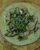 Pechuga con champiñones en crema y cebollas