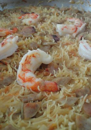 Una foto de Fidegua de butifarra y calamares