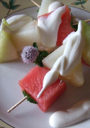 Una foto de Brochetas de melones al oporto