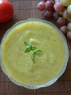 Una foto de Crema de calabacines con un toque de jengibre y menta