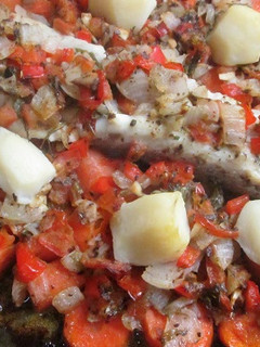 Foto principal de Pescado con verduritas adobadas al horno