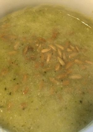 Una foto de Vellutata di broccoli (apta dietas)