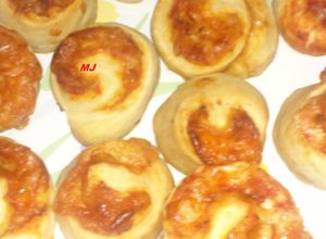 Una foto de Puttanesca cheese rolls (Rollos de pizza rellena)