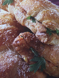 Una foto de Croissants rellenos de judías verdes y queso