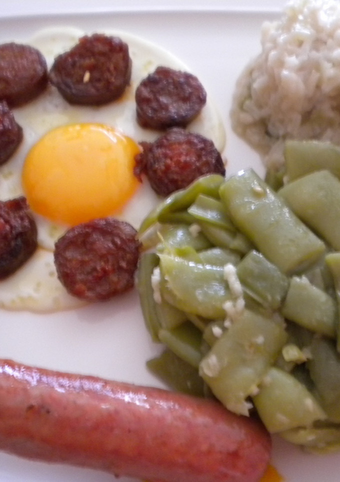 Una foto de Plato combinado completo
