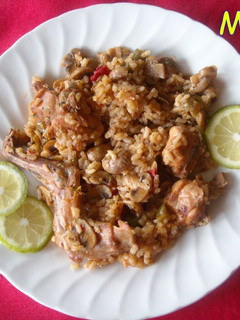 Una foto de Arroz con conejo y champiñones