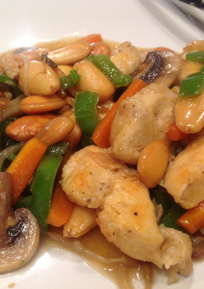Una foto de Pollo con Almendras al estilo Chino