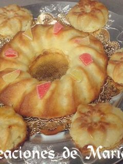 Una foto de Pastel vasco y pastelitos