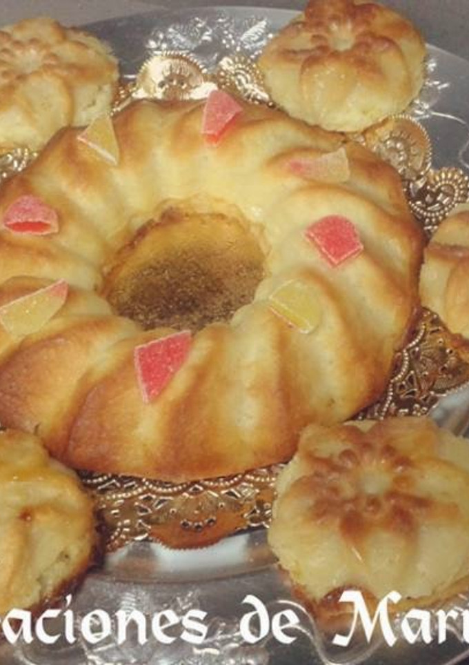 Una foto de Pastel vasco y pastelitos