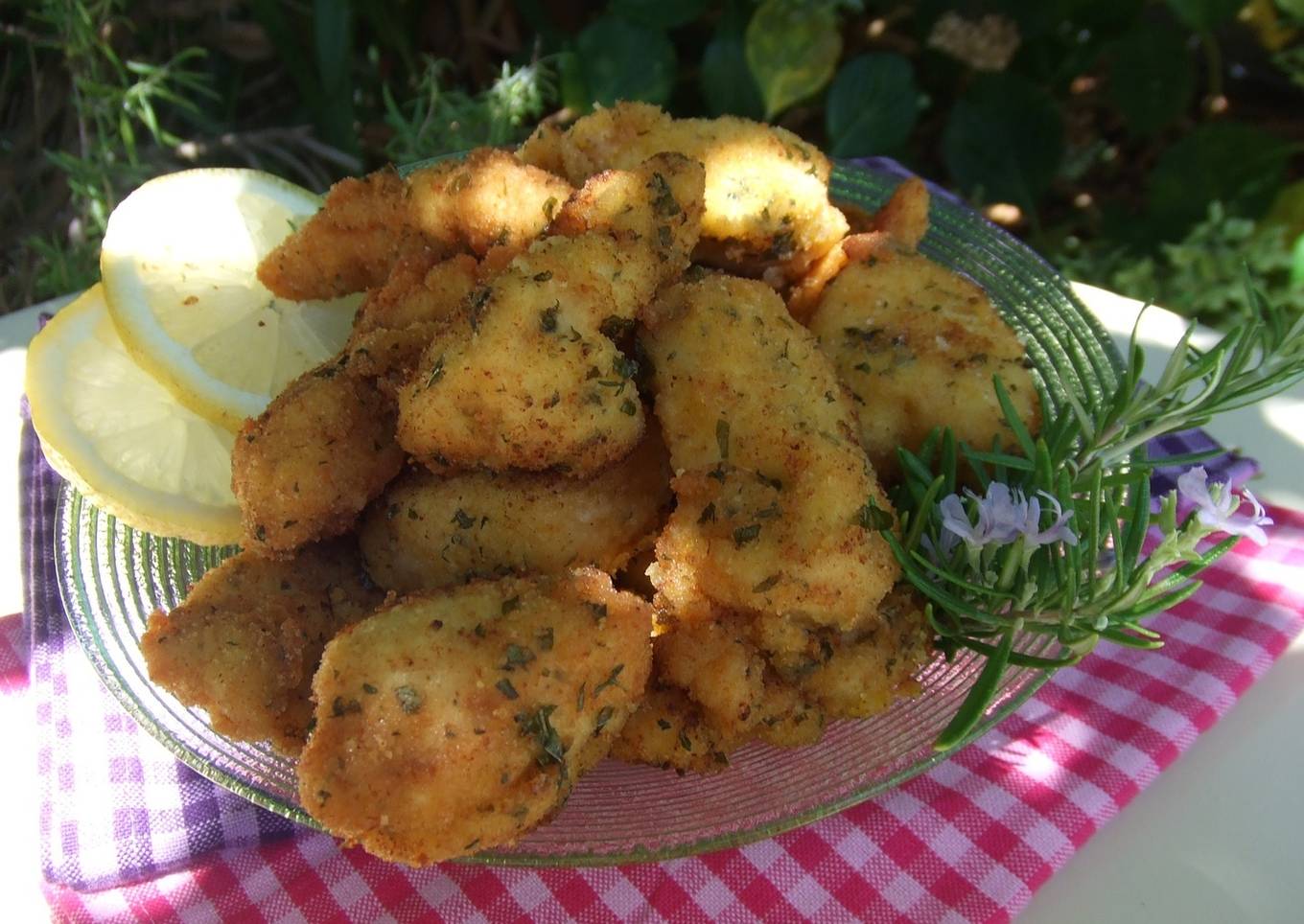 Pollo dorado y crujiente a las hierbas