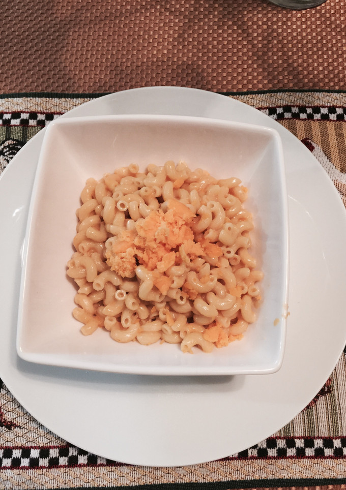 Una foto de Macarroni casero con queso cheddar