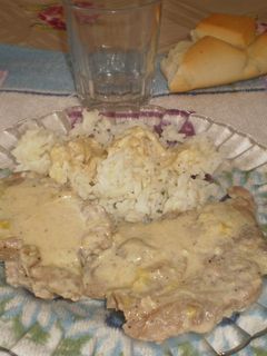 Una foto de Chuletas de cerdo con salsa de mostaza y puerros