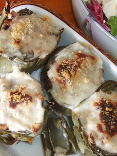 Una foto de Alcachofas rellenas con jamón cocido