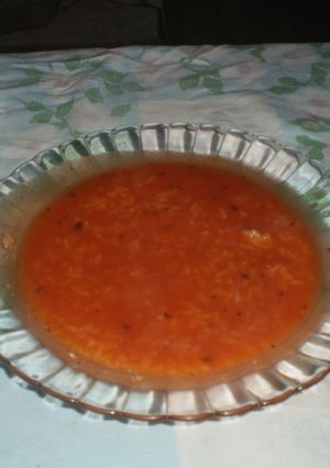 Una foto de Sopa de arroz con tomate