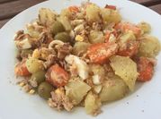 Una foto de ensalada de patata cocida