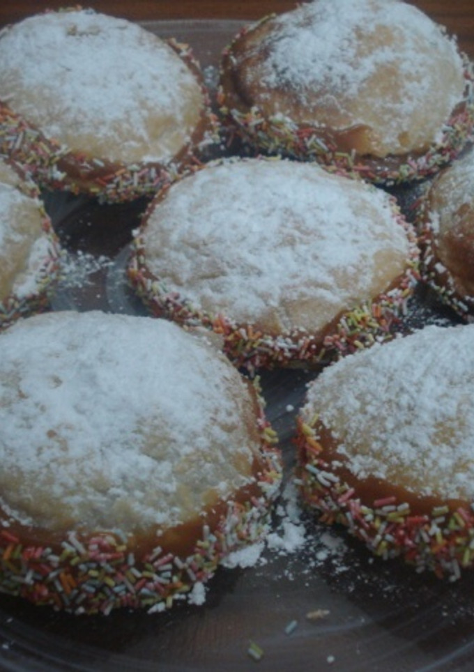 Una foto de Alfajores fantasía