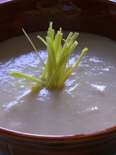 Foto principal de Crema fría de patatas y puerros