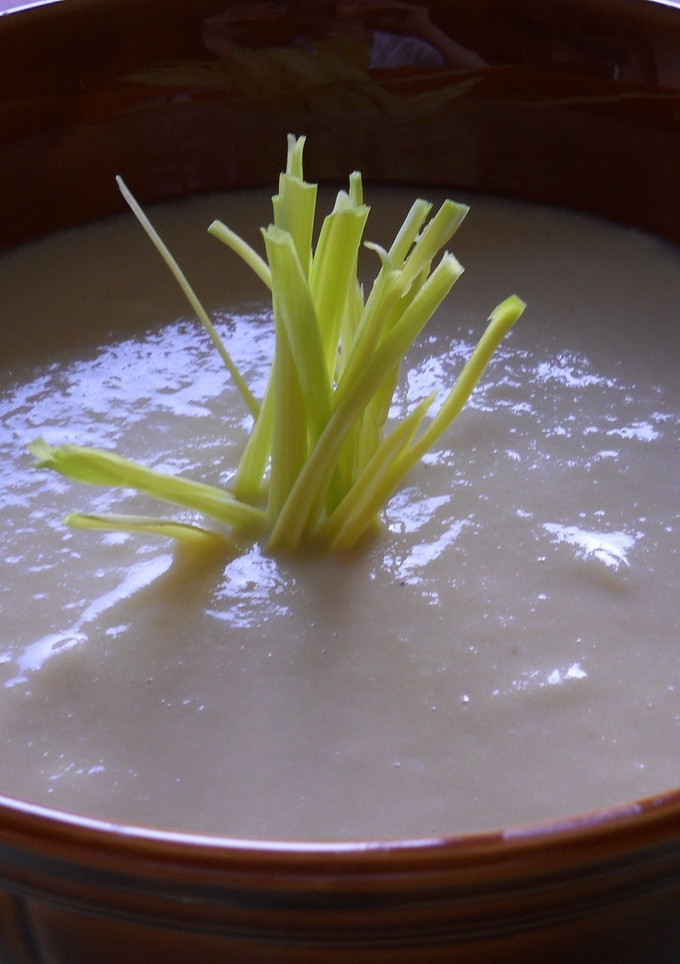 Una foto de Crema fría de patatas y puerros