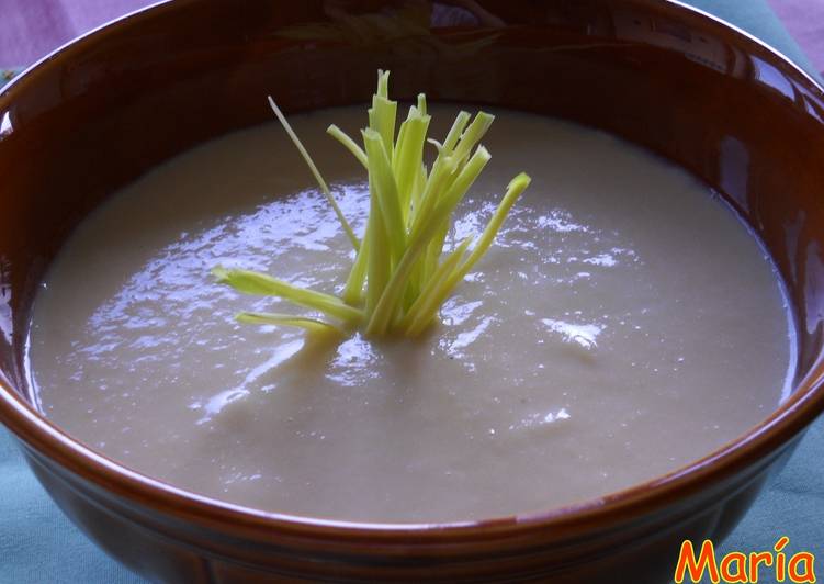 Crema fría de patatas y puerros