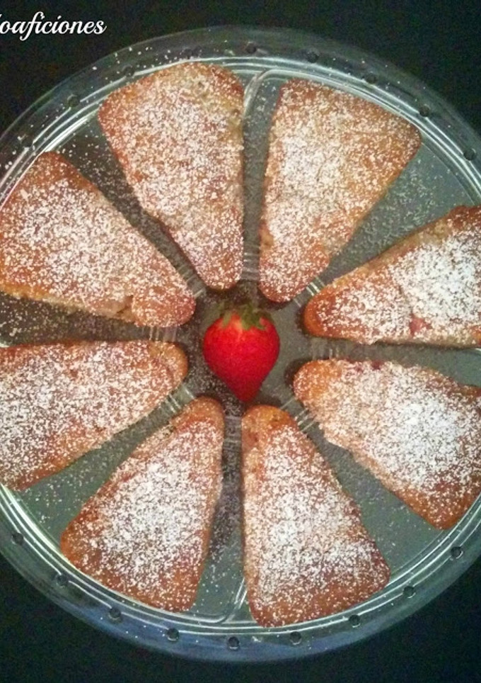 Una foto de Bizcocho de fresas y chocolate