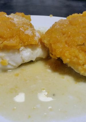 Una foto de Congrio al horno en salsa de cava, manzana, hierbas y pimentón
