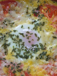 Una foto de Cazuelitas de tortilla de tomate y quesos al horno