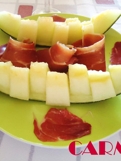 Una foto de Jamón con melón